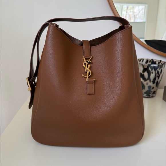 Yves Saint Laurent Handbags - Yves Saint Laurent 5 a 7 Large Shoulder bag perfect condition